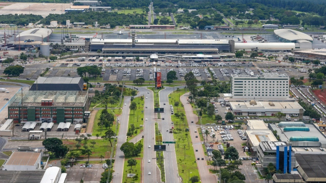 Fachada do Aeroporto Internacional de Brasília próximo ao Cancun Hotel